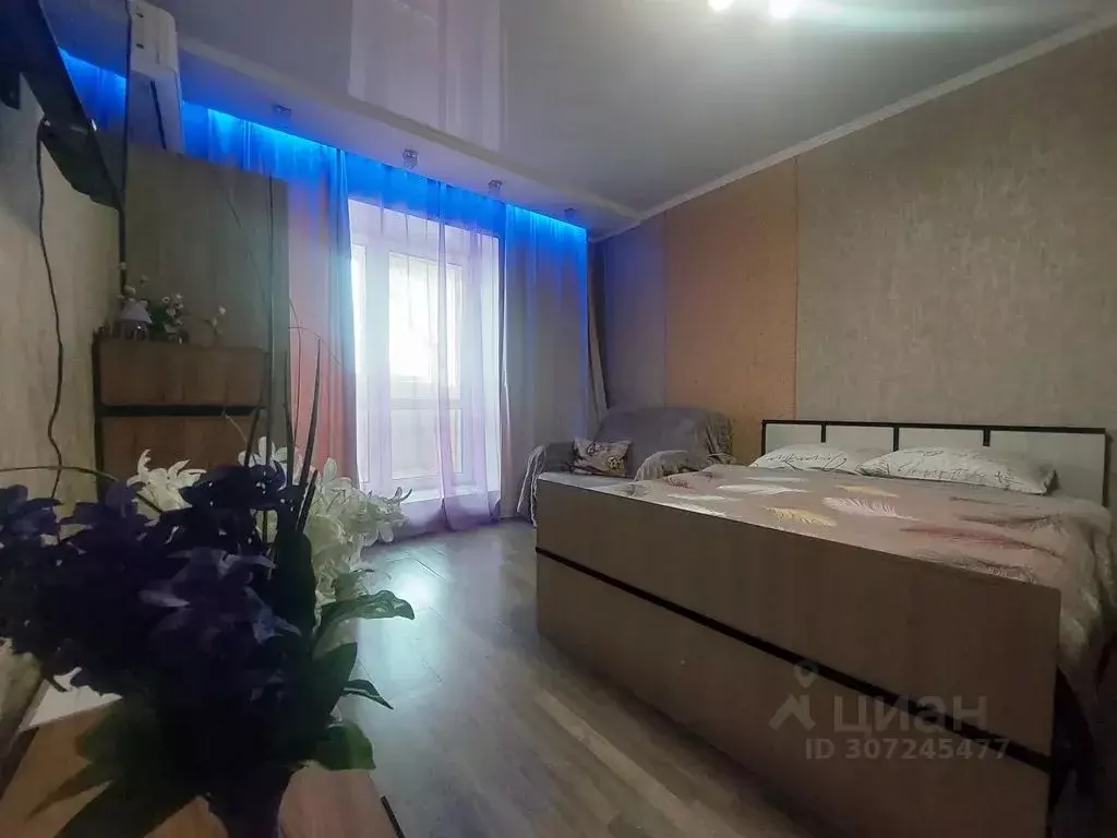 1-к кв. Омская область, Омск просп. Комарова, 16 (38.0 м) - Фото 1