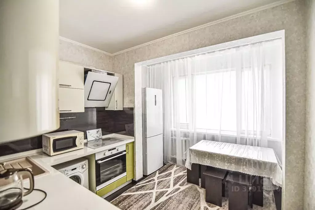 2-к кв. Сахалинская область, Южно-Сахалинск ул. Есенина, 15Б (56.4 м) - Фото 0
