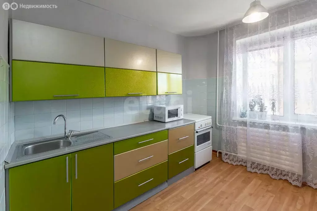 4-комнатная квартира: Барнаул, улица Веры Кащеевой, 15 (96.2 м) - Фото 1