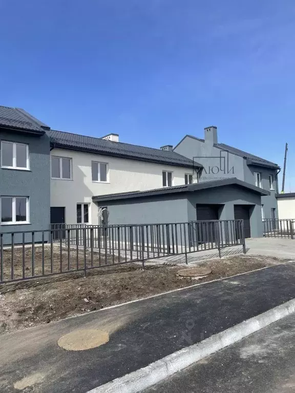 Таунхаус в Челябинская область, Магнитогорск ул. Зеленый Лог (120 м) - Фото 1