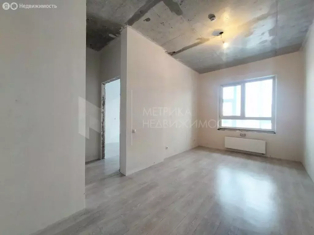 1-комнатная квартира: Тюмень, улица Сергея Свиридова, 5 (38.4 м) - Фото 1