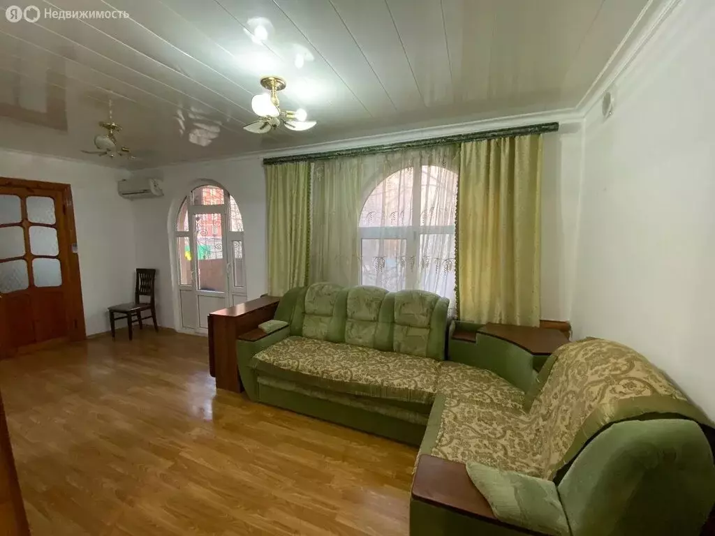 3-комнатная квартира: Махачкала, улица Каримова, 10 (75 м) - Фото 1