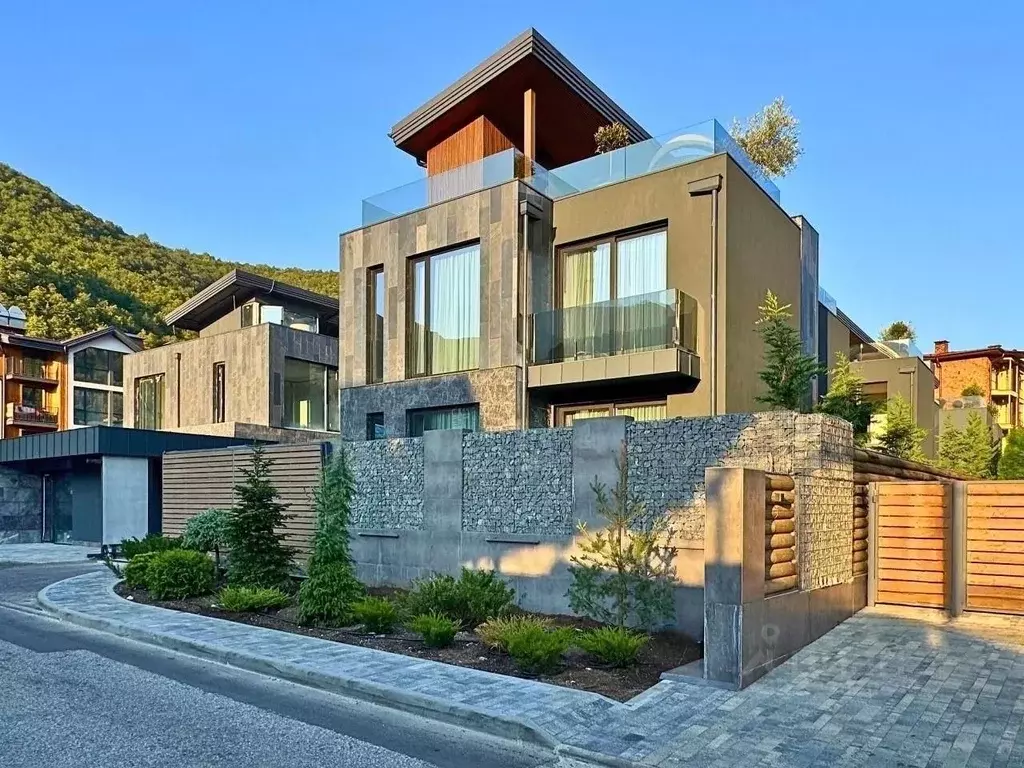 Дом в Краснодарский край, Сочи с. Эстосадок, ул. Гаражная (350 м) - Фото 1