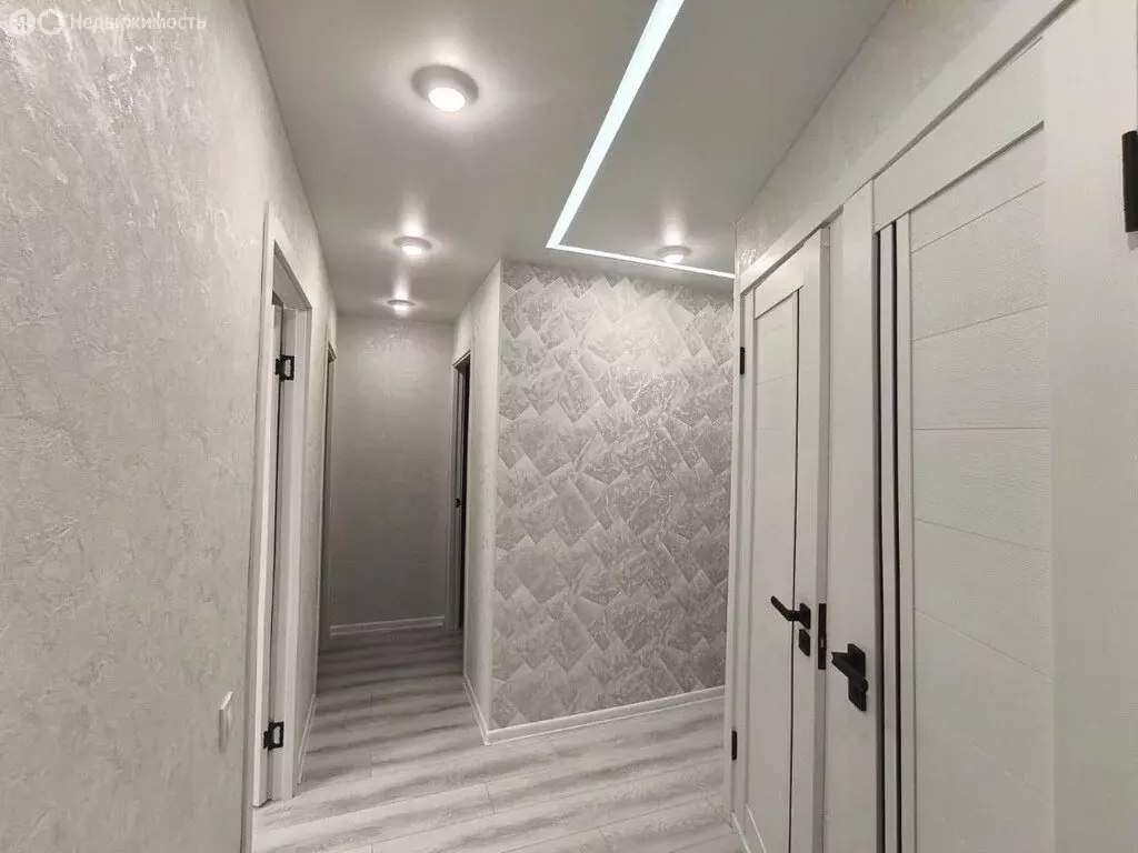 3-комнатная квартира: Казань, улица Аделя Кутуя, 10 (60 м) - Фото 1