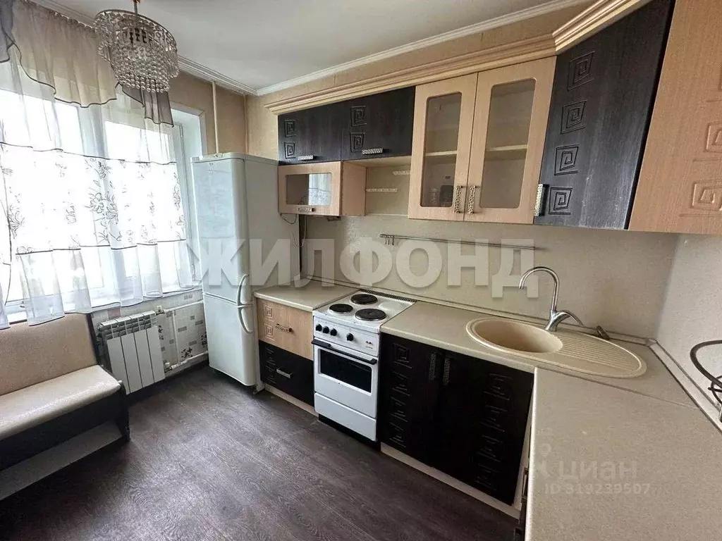 3-к кв. Алтайский край, Барнаул ул. Гущина, 167 (64.9 м) - Фото 0