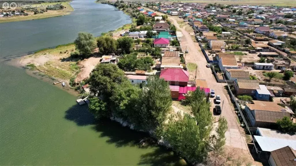 Дом в село Козлово, Октябрьская улица (230.7 м) - Фото 0