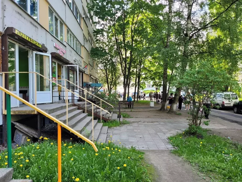 Торговая площадь в Санкт-Петербург ул. Есенина, 8К1 (27 м) - Фото 1