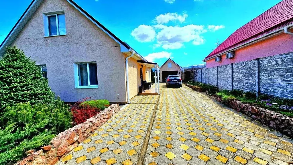 Дом в Крым, Симферопольский район, Добровское с/пос, с. Заречное ул. ... - Фото 0