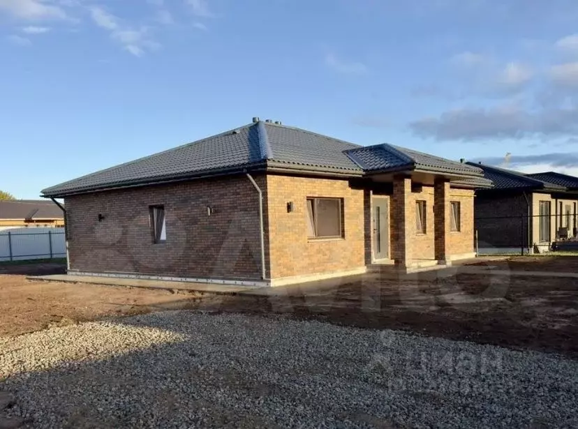 Дом в Псковская область, Псковский район, Писковичская волость, д. ... - Фото 1