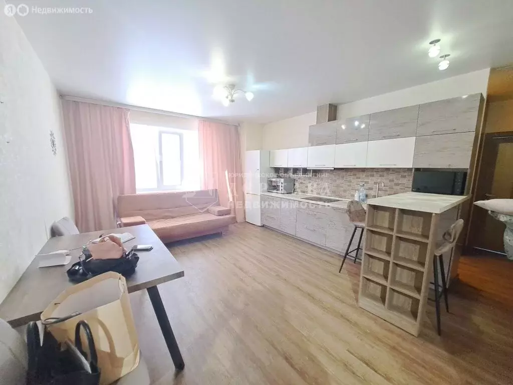 3-комнатная квартира: Кемерово, проспект Шахтёров, 62А (58 м) - Фото 1