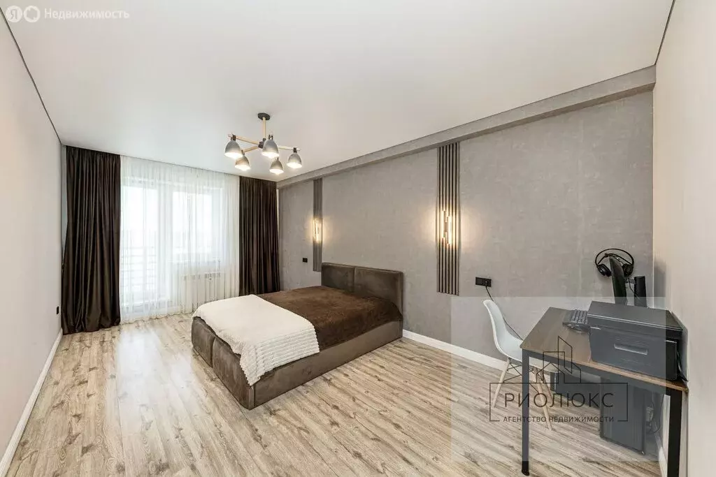3-комнатная квартира: Челябинск, улица Молодогвардейцев, 76 (71.7 м) - Фото 1
