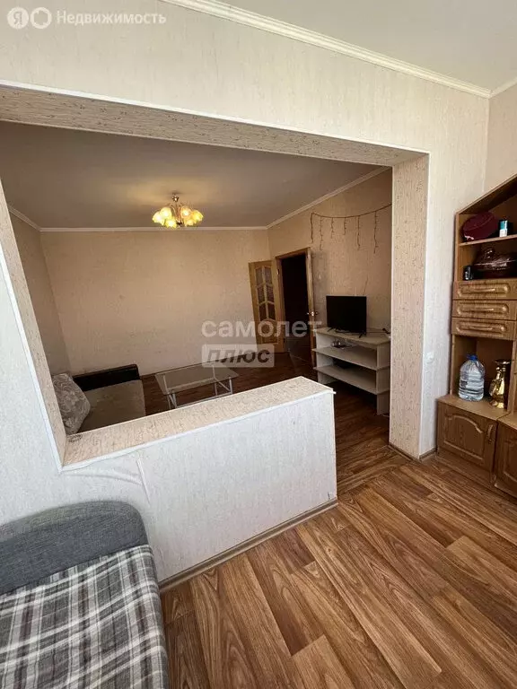 3-комнатная квартира: Астрахань, улица Бориса Алексеева, 67 (66.4 м) - Фото 0