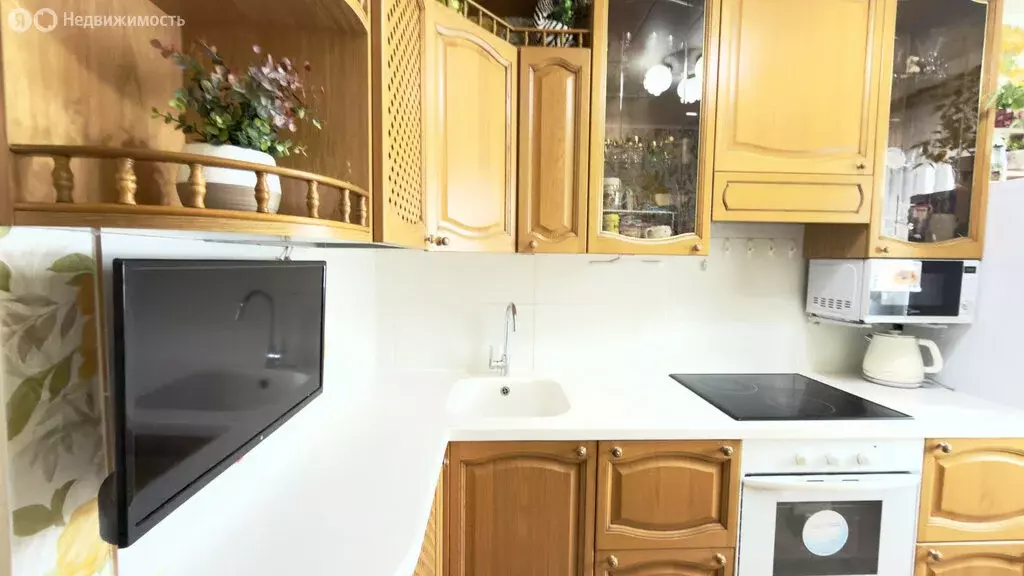 2-комнатная квартира: Мурманск, улица Адмирала Флота Лобова, 11к4 ... - Фото 2