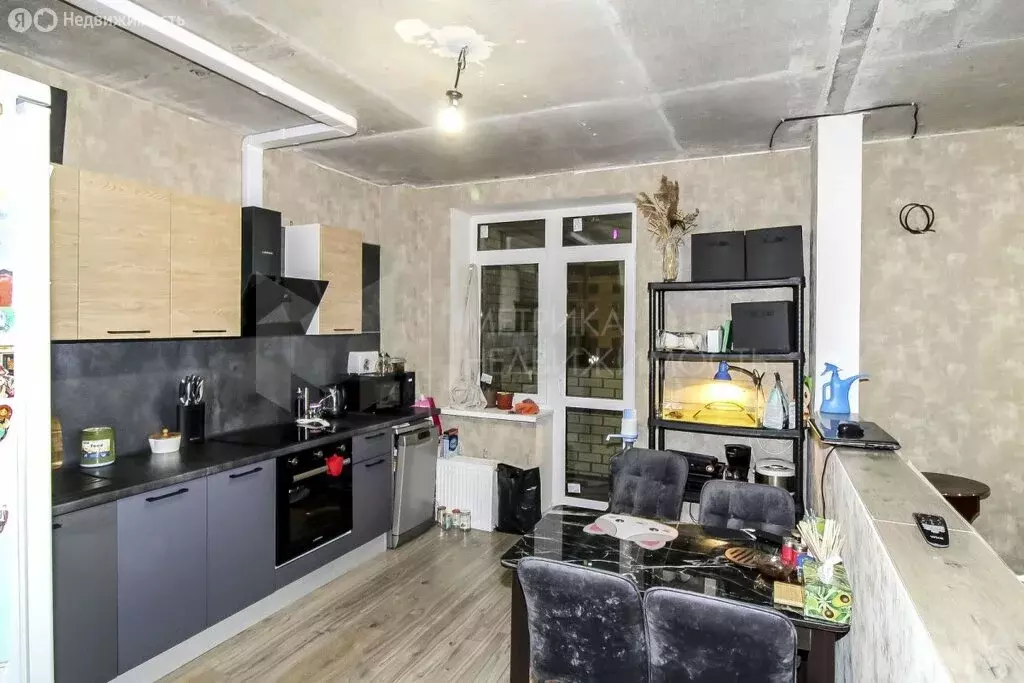 2-комнатная квартира: Тюмень, улица Тимофея Чаркова, 81к2 (94 м) - Фото 2