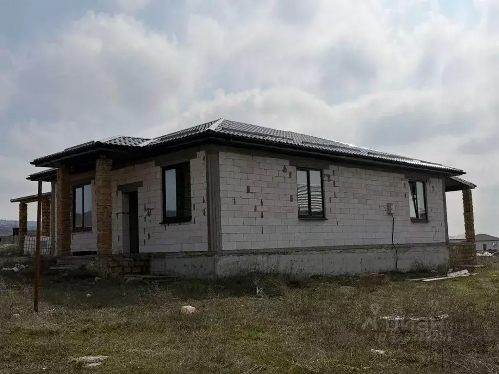 Дом в Крым, Симферопольский район, с. Чистенькое 6 (170 м) - Фото 1