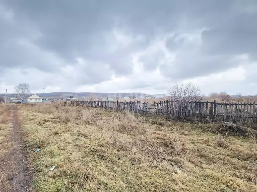 Участок в Башкортостан, Ишимбайский район, с. Ишеево ул. Узянбаевых ... - Фото 1