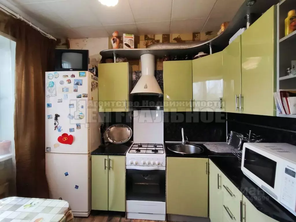3-к кв. Смоленская область, Кардымово пгт ул. Школьная, 4 (62.5 м) - Фото 0