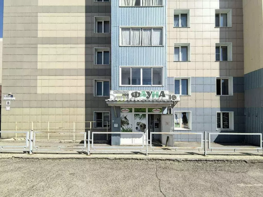 Торговая площадь в Алтайский край, Барнаул ул. Сергея Ускова, 3 (82 м) - Фото 1