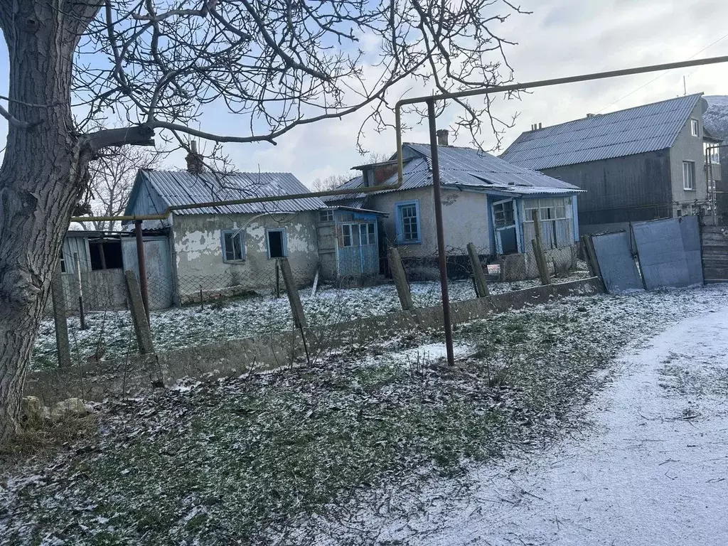 Дом в Крым, Бахчисарайский район, с. Тенистое ул. Ленина, 50 (80 м) - Фото 1