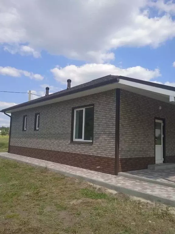 Дом в Белгородская область, Старый Оскол ул. Лебединая (83 м) - Фото 1