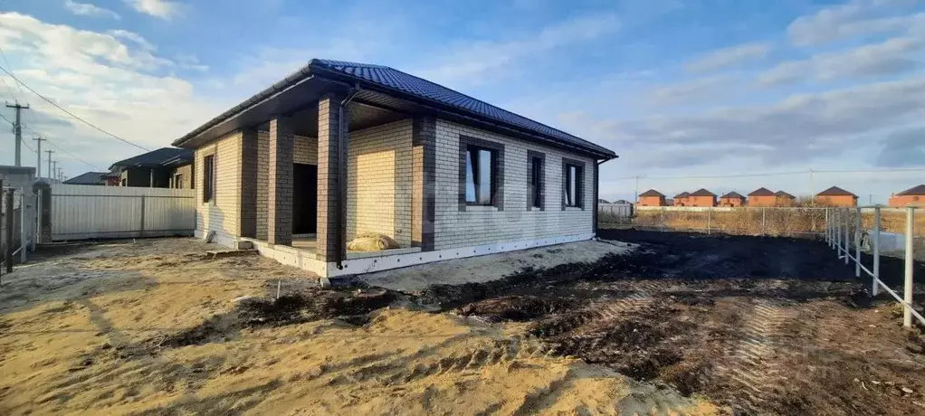 Дом в Тюменская область, Тюмень ул. Михаила Иванова (100 м) - Фото 1