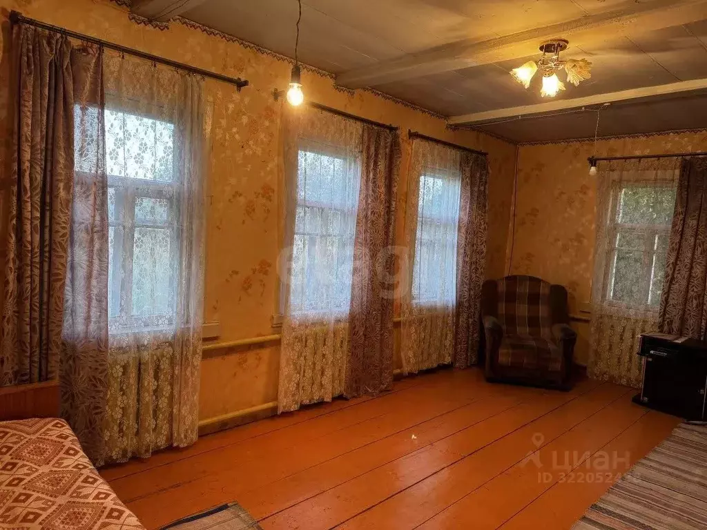 Дом в Брянская область, Жуковский муниципальный округ, с. Ржаница ул. ... - Фото 1