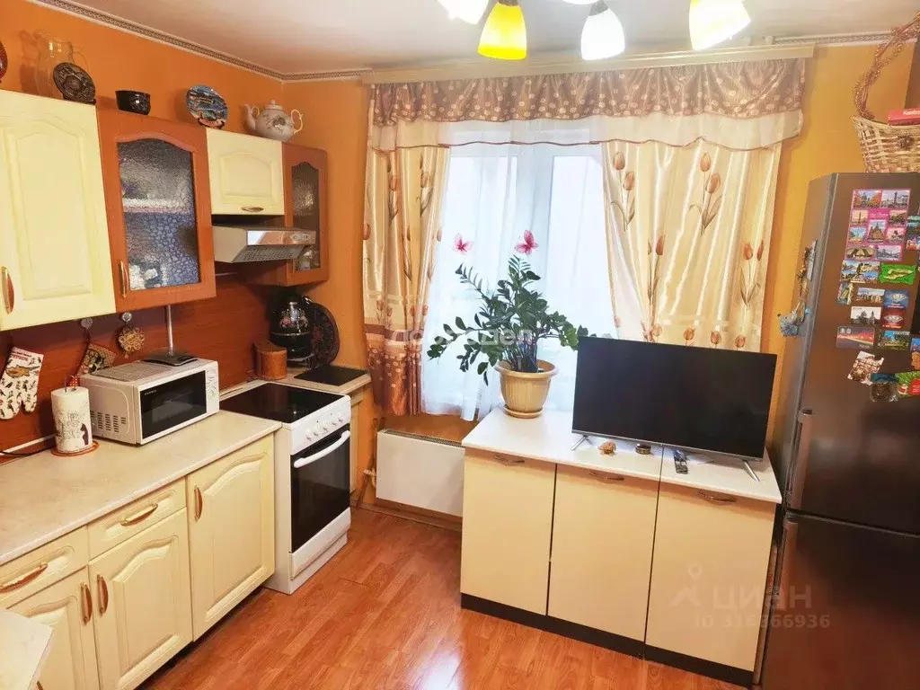 3-к кв. Свердловская область, Екатеринбург ул. Учителей, 16Г (67.6 м) - Фото 0