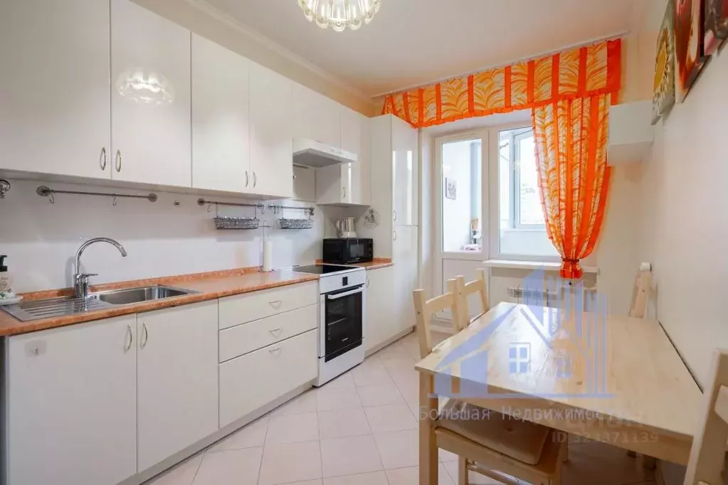 2-к кв. Санкт-Петербург ул. Оптиков, 45к2 (67.1 м) - Фото 1