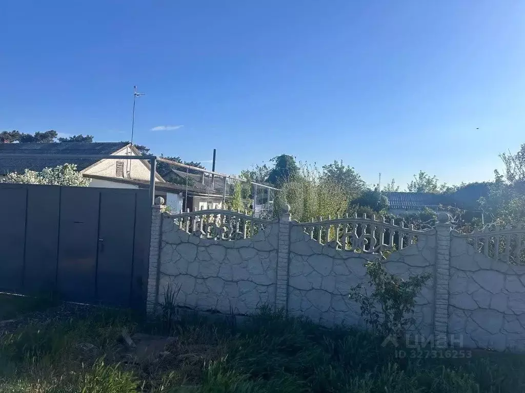 Дом в Крым, Ленинский район, с. Семисотка ул. Сергиенко, 22 (77 м) - Фото 0