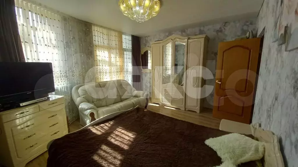 Доля в 1-к. квартире, 38 м, 1/3 эт. - Фото 1