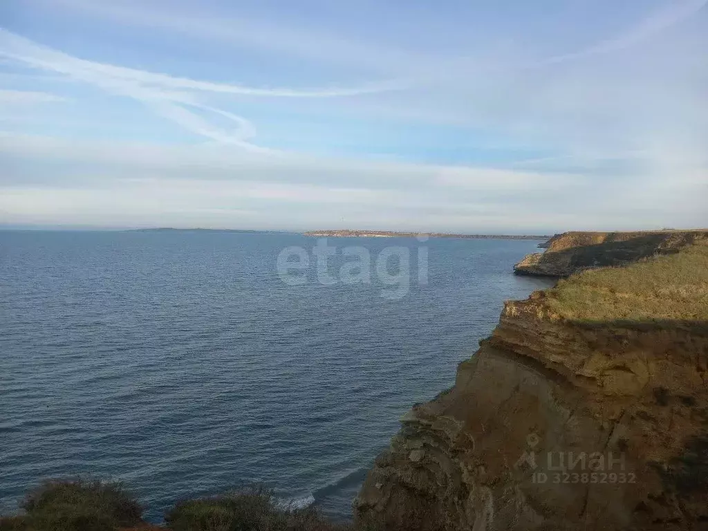 Участок в Крым, Ленинский район, Семисотское с/пос, с. Каменское ул. ... - Фото 1