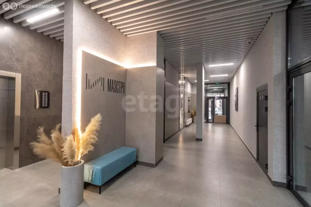 2-комнатная квартира: Тюмень, улица Братьев Бондаревых, 5 (61.2 м) - Фото 1