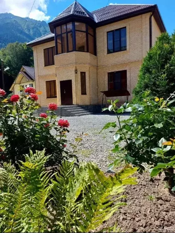 Дом в Карачаево-Черкесия, Теберда Карачаевский городской округ, ул. ... - Фото 1