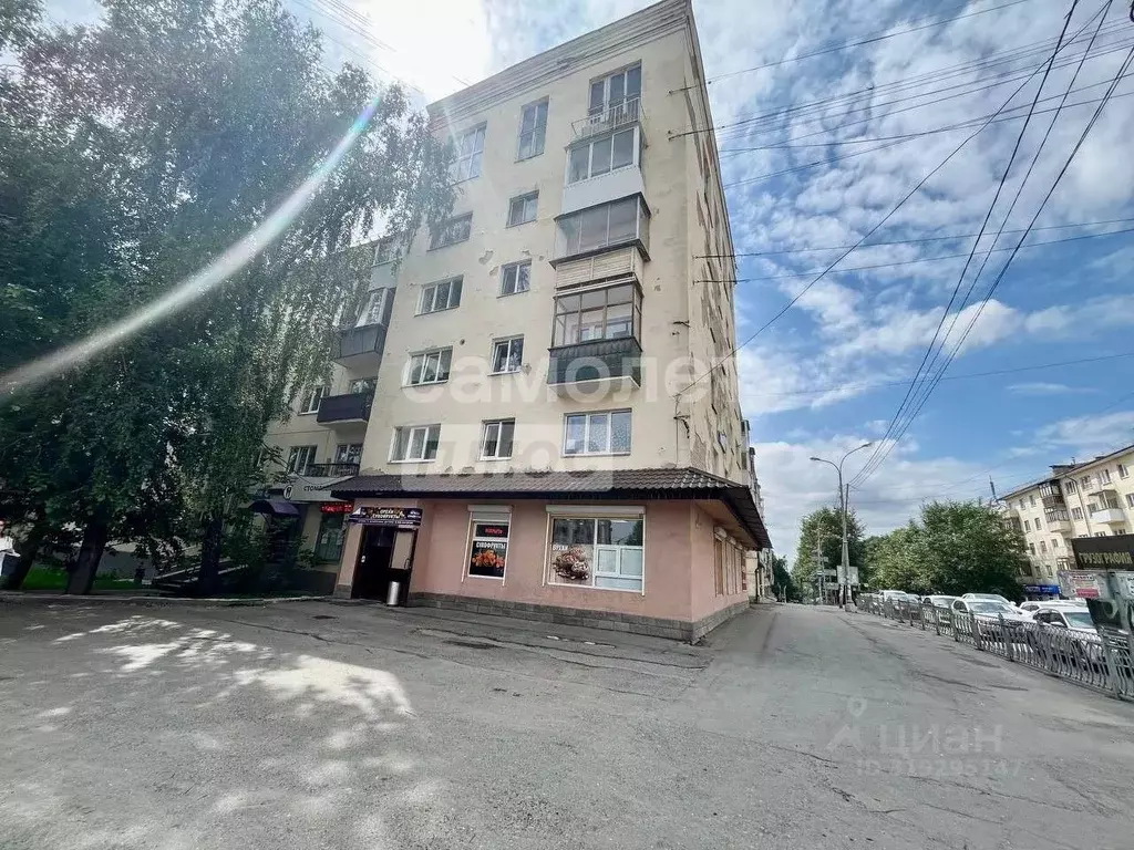 2-к кв. Свердловская область, Екатеринбург ул. Декабристов, 1 (31.3 м) - Фото 0