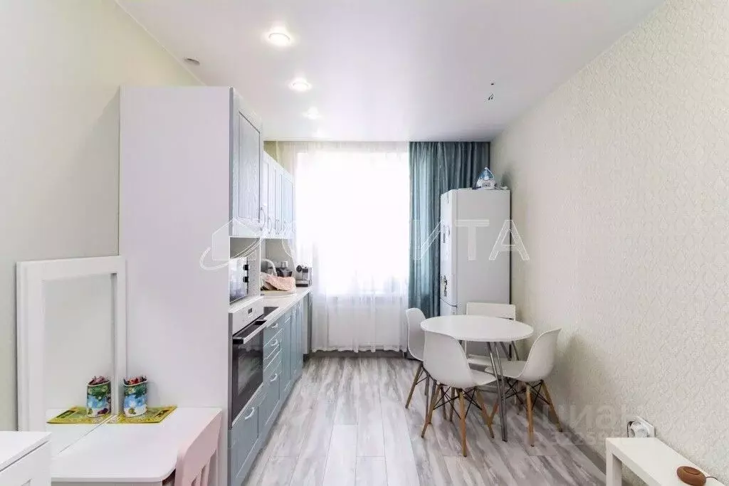 1-к кв. Тюменская область, Тюмень ул. Ветеранов Труда, 9Ак2 (33.2 м) - Фото 2