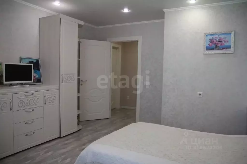3-к кв. Тюменская область, Тюмень Кремлевская ул., 102 (105.7 м) - Фото 0