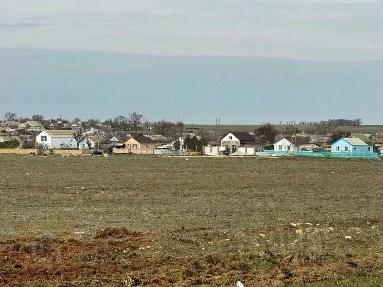 Участок в Крым, Сакский район, Штормовское с/пос, с. Приветное ул. ... - Фото 1