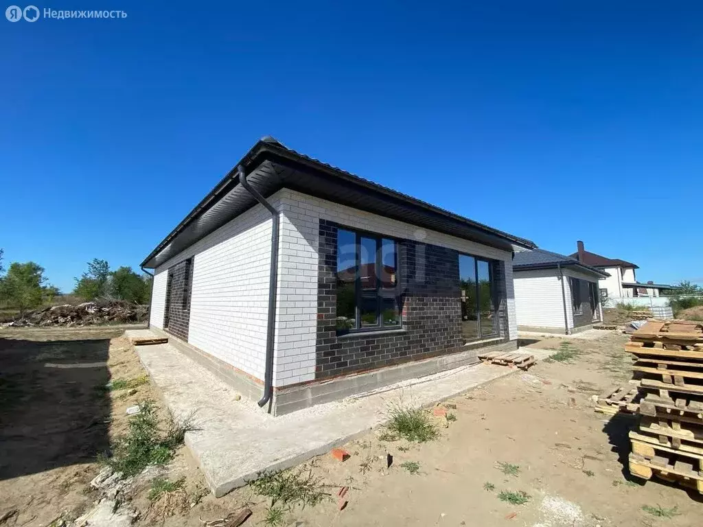 Дом в Саратовская область, муниципальное образование Энгельс, посёлок ... - Фото 1