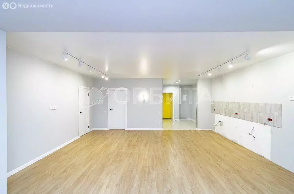 2-комнатная квартира: Тюмень, улица Немцова, 4 (93 м) - Фото 1