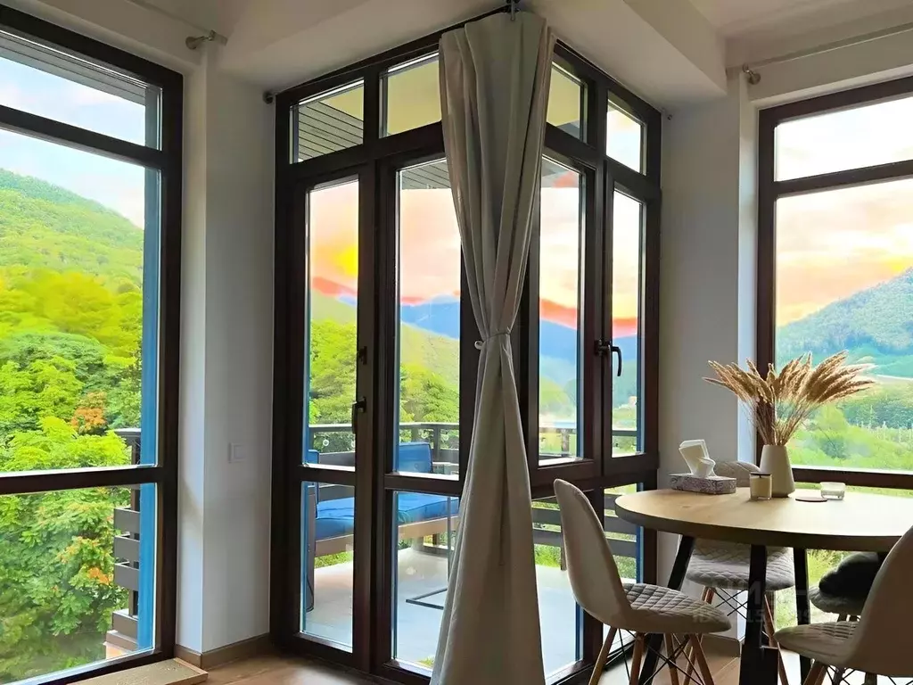 2-к кв. Краснодарский край, Сочи Красная Поляна пгт, ул. Защитников ... - Фото 0