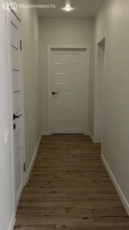 2-комнатная квартира: Тюмень, улица Александра Протозанова, 6 (72.2 м) - Фото 1