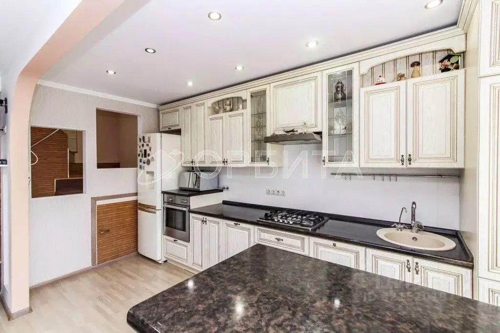 Дом в Тюменская область, Тюмень Зарека мкр, ул. Заозерная, 35 (190 м) - Фото 1