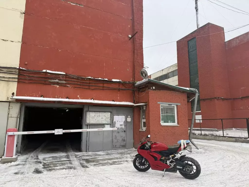 Гараж в Свердловская область, Екатеринбург ул. Фронтовых Бригад, 10 ... - Фото 1