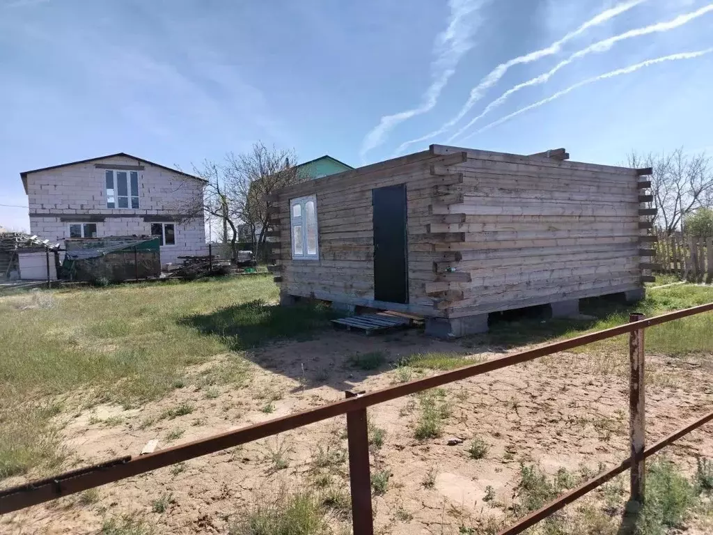 Дом в Астраханская область, Наримановский район, с. Верхнелебяжье  ... - Фото 2