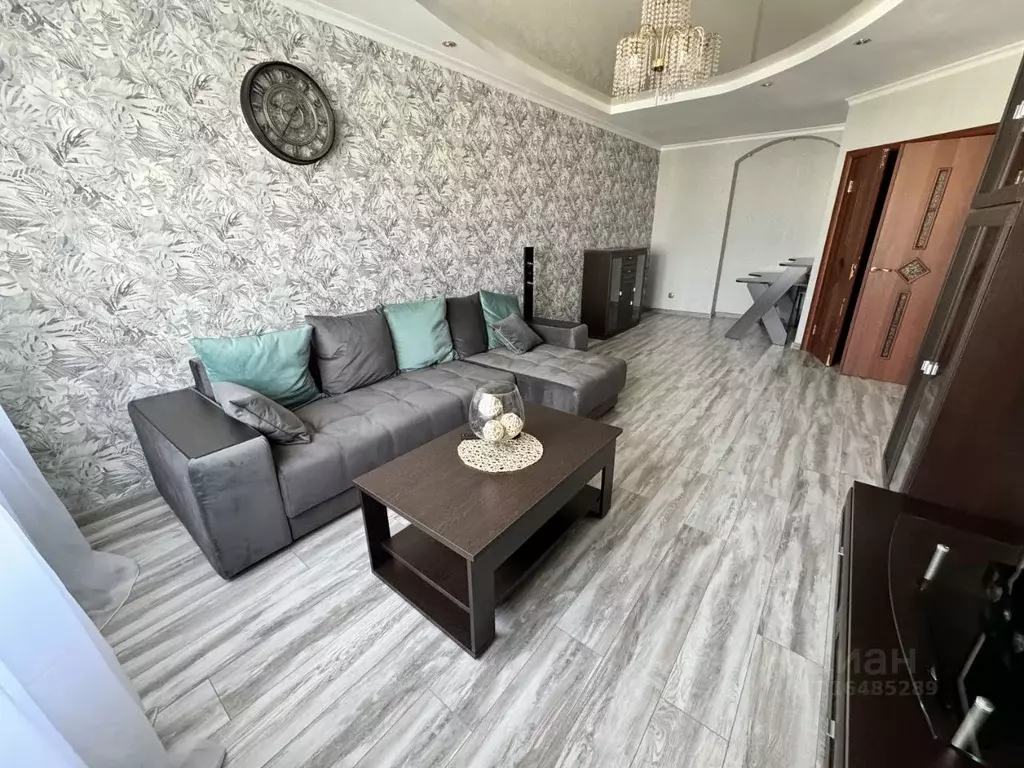 2-к кв. Свердловская область, Екатеринбург ул. Бажова, 68 (70.0 м) - Фото 0