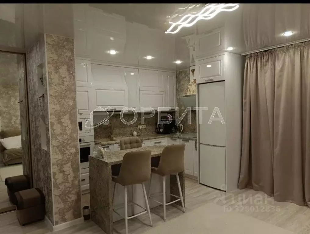 2-к кв. Тюменская область, Тюмень ул. Стройотрядовская, 8 (51.0 м) - Фото 1