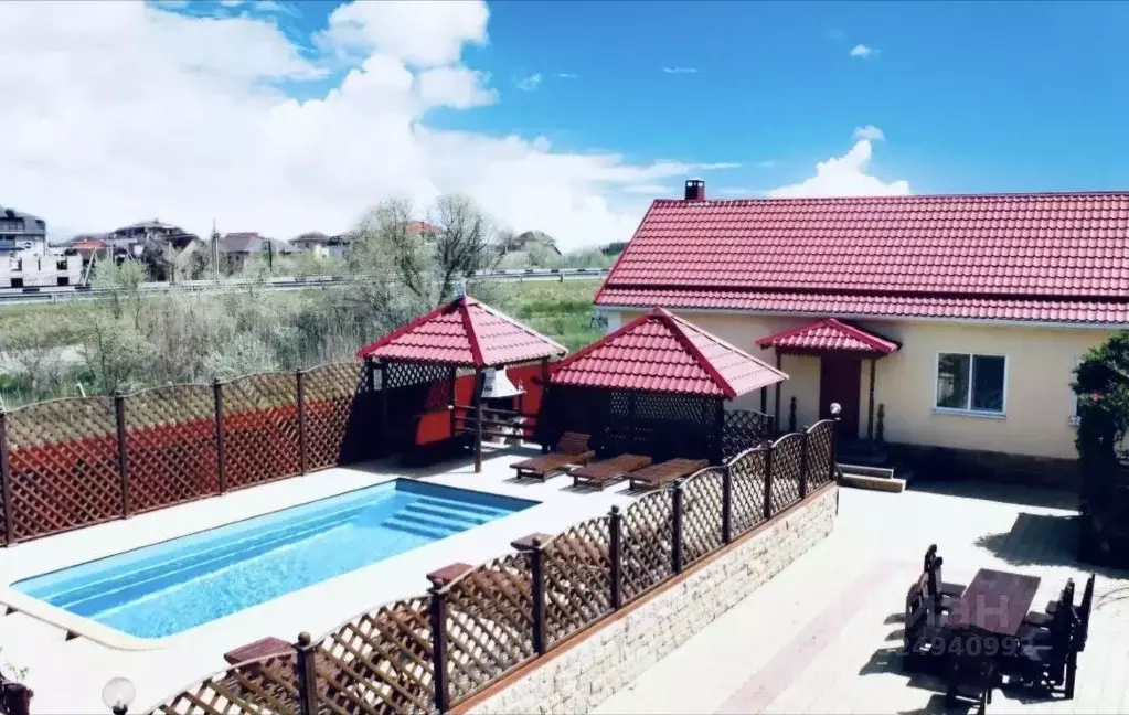 Дом в Краснодарский край, Темрюкский район, Ахтанизовское с/пос, пос. ... - Фото 1