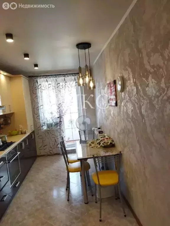 3-комнатная квартира: Ишимбай, улица Космонавтов, 6 (69.5 м) - Фото 1