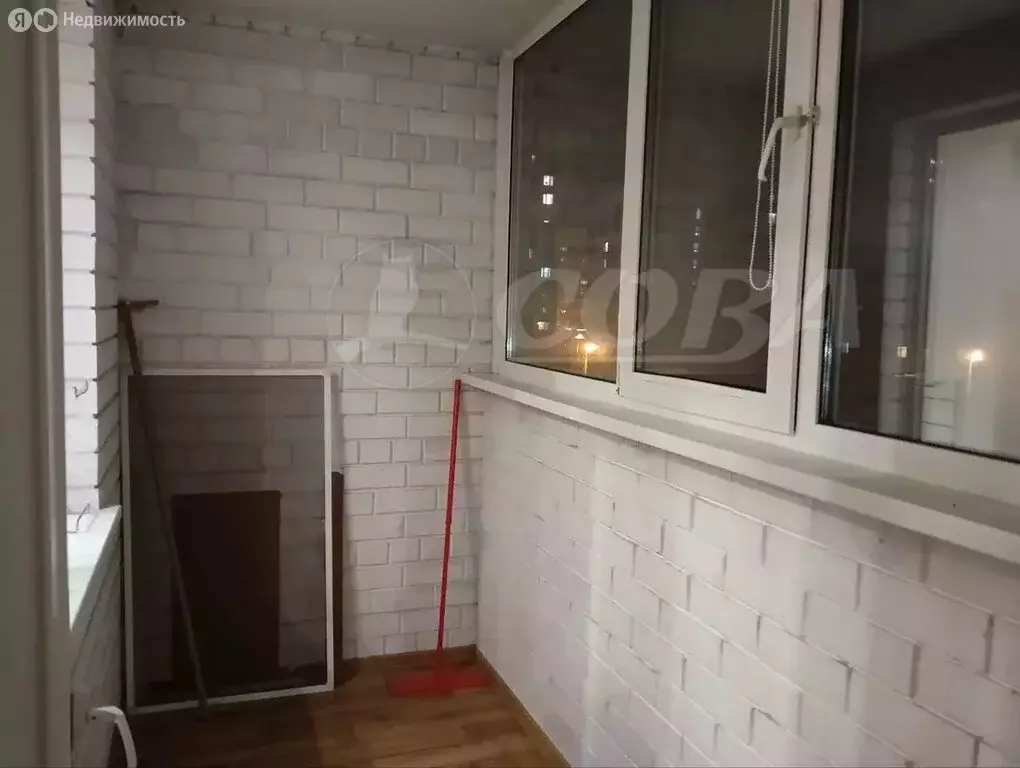 1-комнатная квартира: Тюмень, улица Щорса, 2 (35 м) - Фото 1