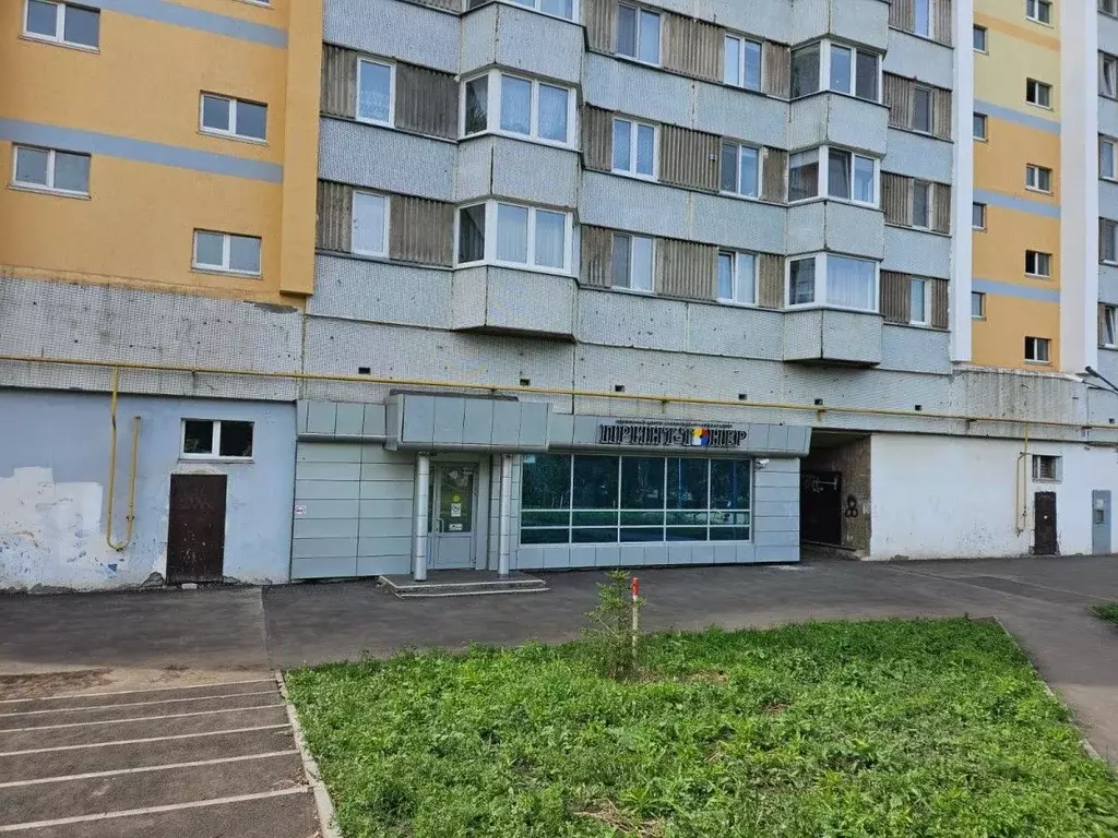 Помещение свободного назначения в Татарстан, Набережные Челны просп. ... - Фото 1